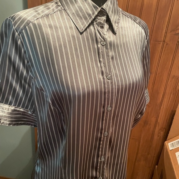 Grey pin striped Blouse - Picture 5 of 6
